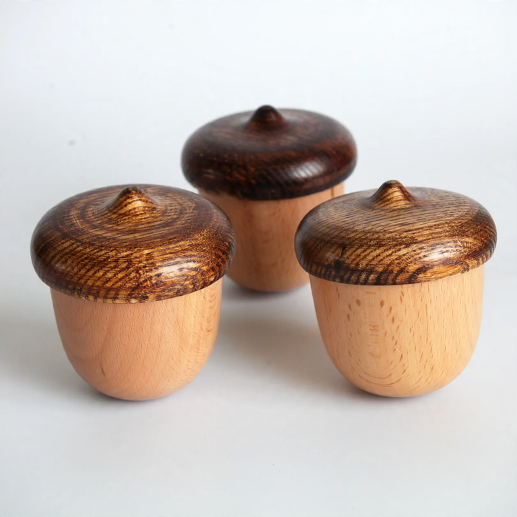 Acorn music box made of beech wood, hand-operated