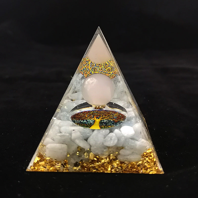 Decorative pyramid sculpture, acrylic resin, 6 cm