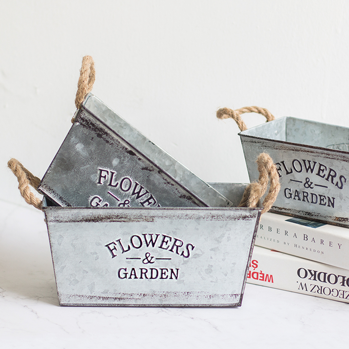 Zevolim| Decorative flower and garden container made of metal with hemp rope handles