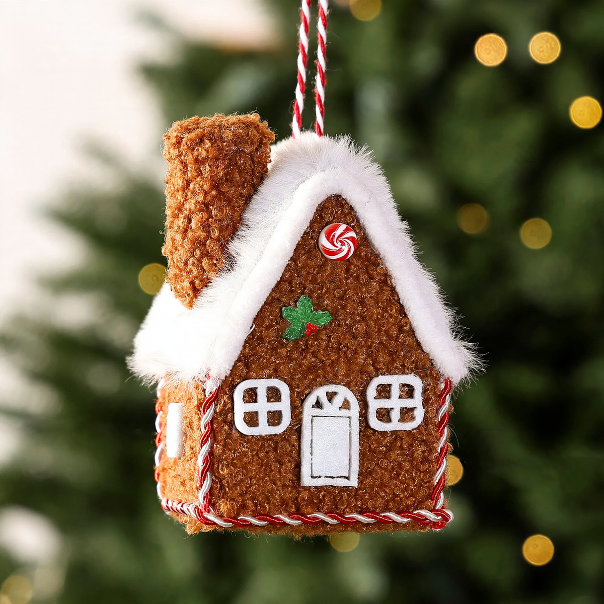 Christmas cabin hanger in gingerbread style