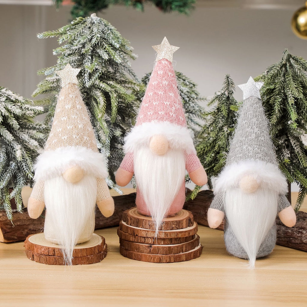 Gnome figure with knitted hat and star