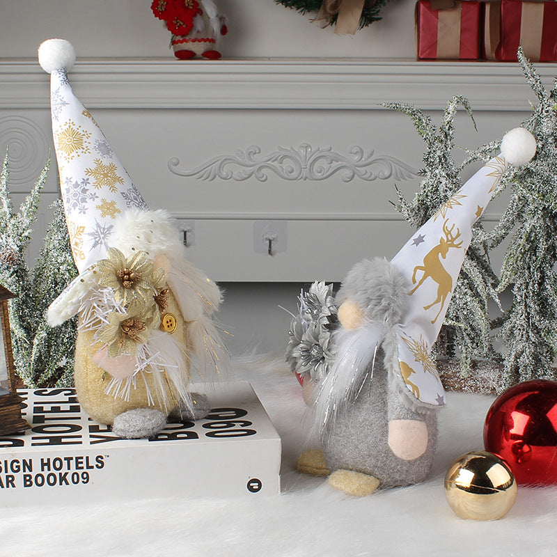 Gnome figure with hat in gold and silver look
