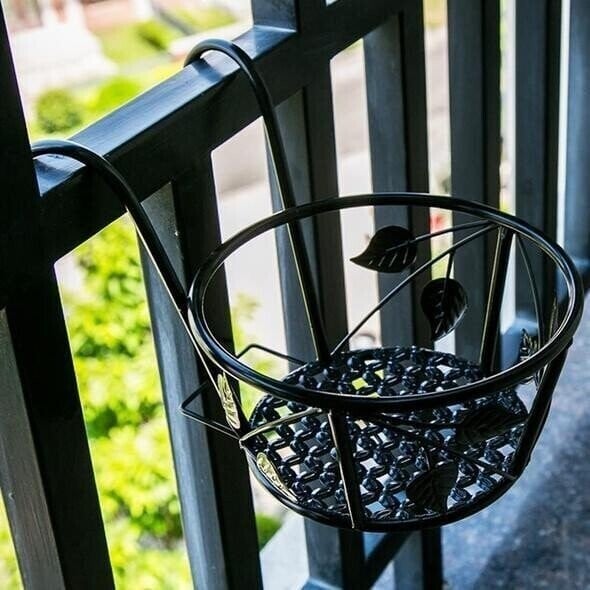 GrünMeister — Showcase your green paradise stylishly without drilling or rust!