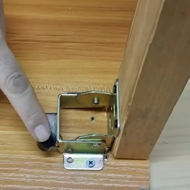 Folding hinge with lock