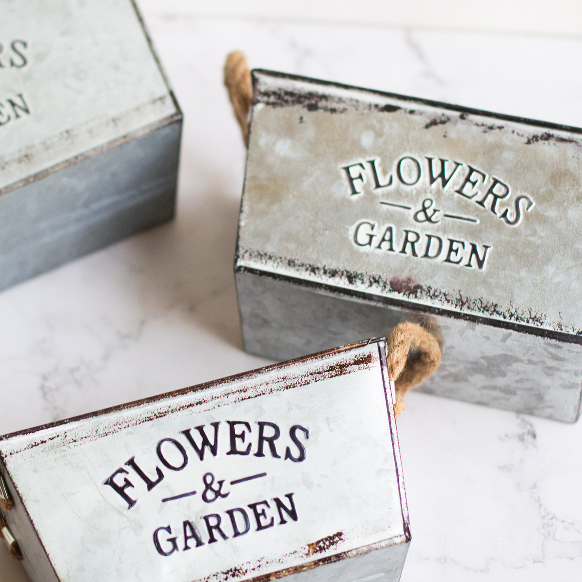 Zevolim| Decorative flower and garden container made of metal with hemp rope handles