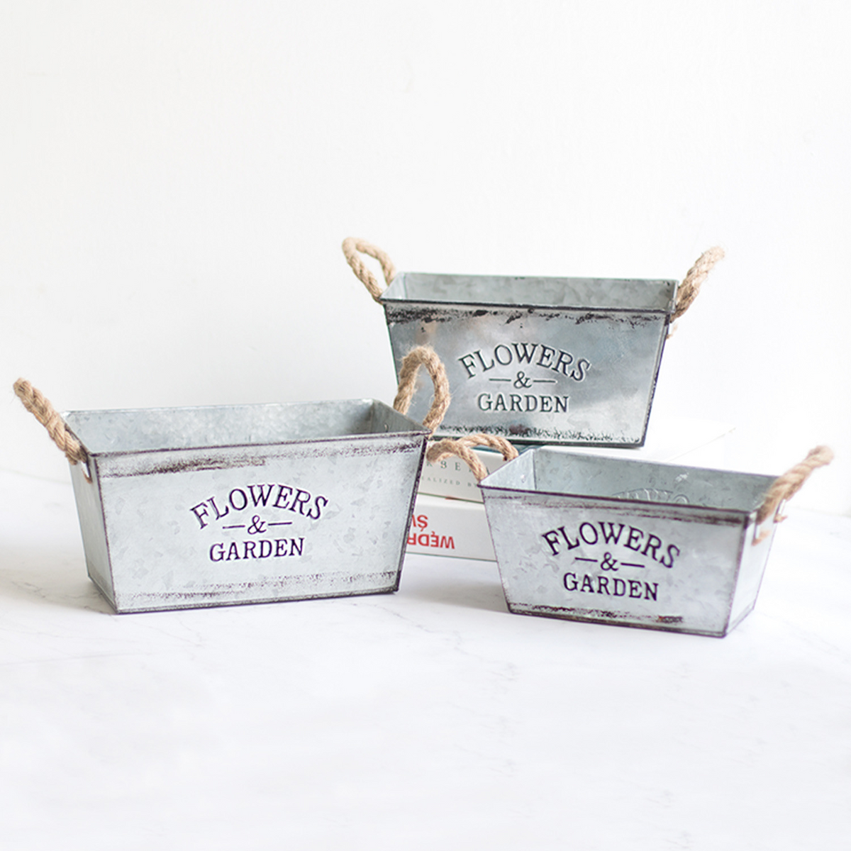 Zevolim| Decorative flower and garden container made of metal with hemp rope handles