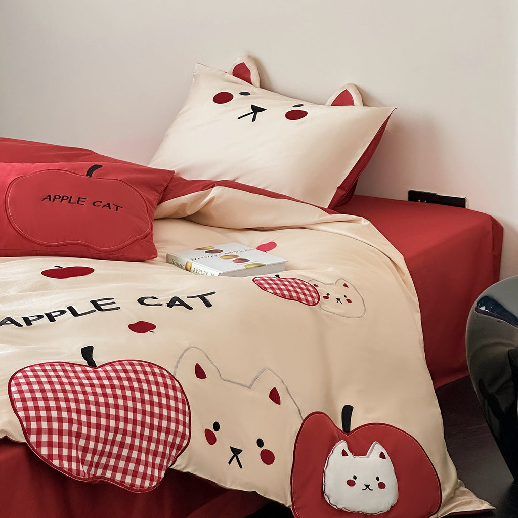 Children's bedding set with apple cat appliqués and quilted decorative pillowcase Bowlift