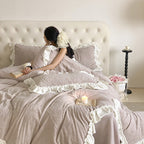 Bedding set with quilted jacquard relief and decorative ruffle