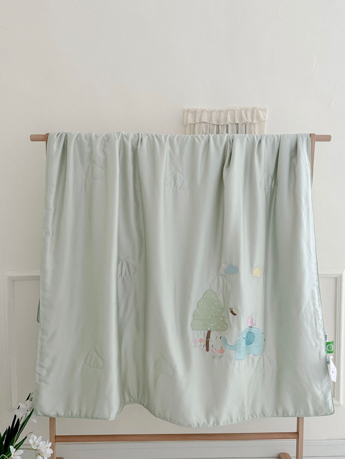 Children's comfort quilt with sweet bunny embroidery and silky satin cover