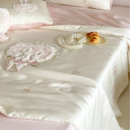 Satin bedding set for children and adolescents with embroidered plush applications Bowlift