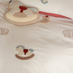 Reversible bedding set with embroidered teddy appliqués
