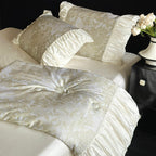 Bedding set made of satin jacquard with gathered ruffle and elegant pillowcases