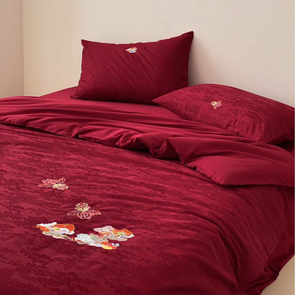 Premium bedding set made of Mako cotton satin with floral jacquard structure and embroidered applications Bowlift