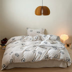 Cozy microfleece bedding set with cute dog motifs and piped edges