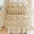 Wall basket in elegant shell design Bowlift