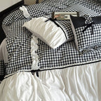 Bedding set made of cotton blend with Vichy check, gathered ruffle and velvet bows