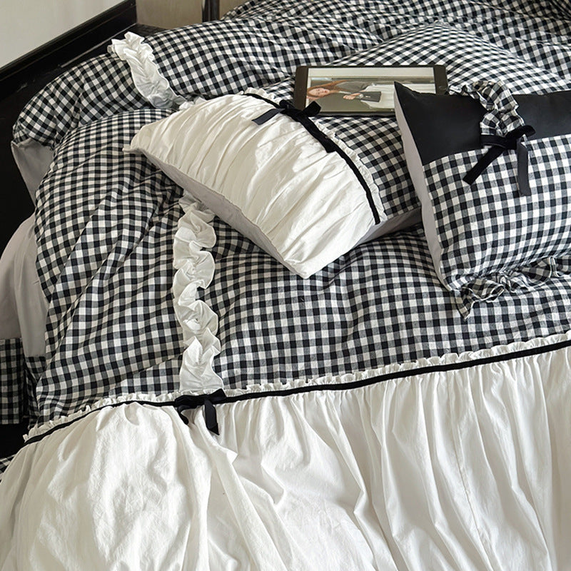 Bedding set made of cotton blend with Vichy check, gathered ruffle and velvet bows