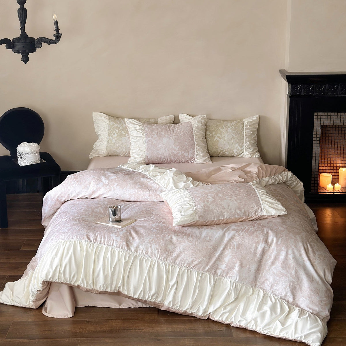 Luxurious satin bedding set with ruffles and floral jacquard Bowlift