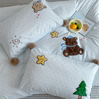 Children's bedding set made of cotton satin with 3D teddy appliqués and pom-pom corners