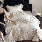 Elegant bedding set with ruffled frill, fine jacquard texture and lace trim
