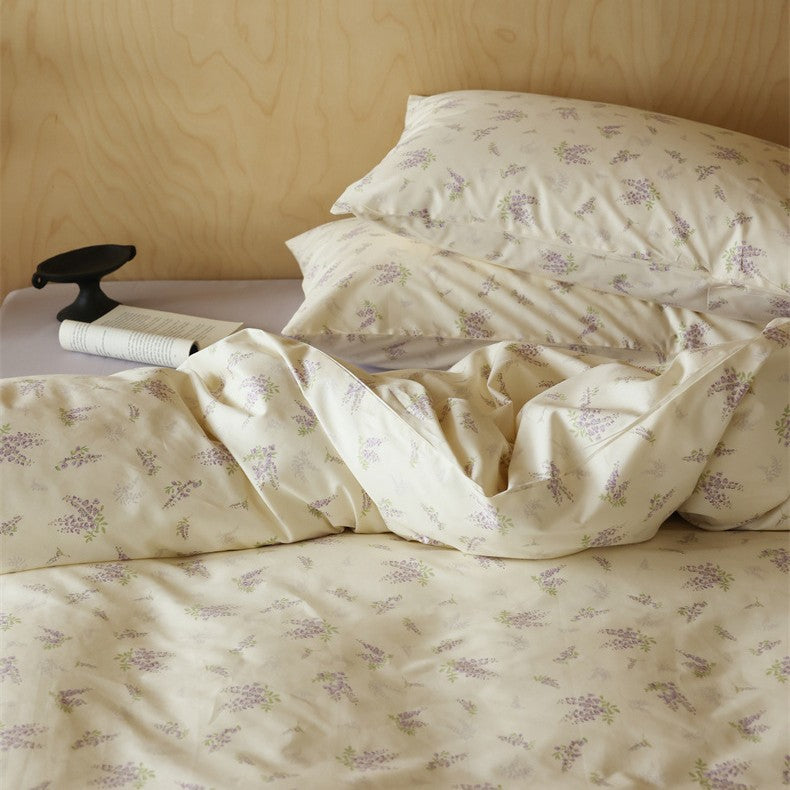 Cotton satin bedding set with fine check pattern and floral motifs