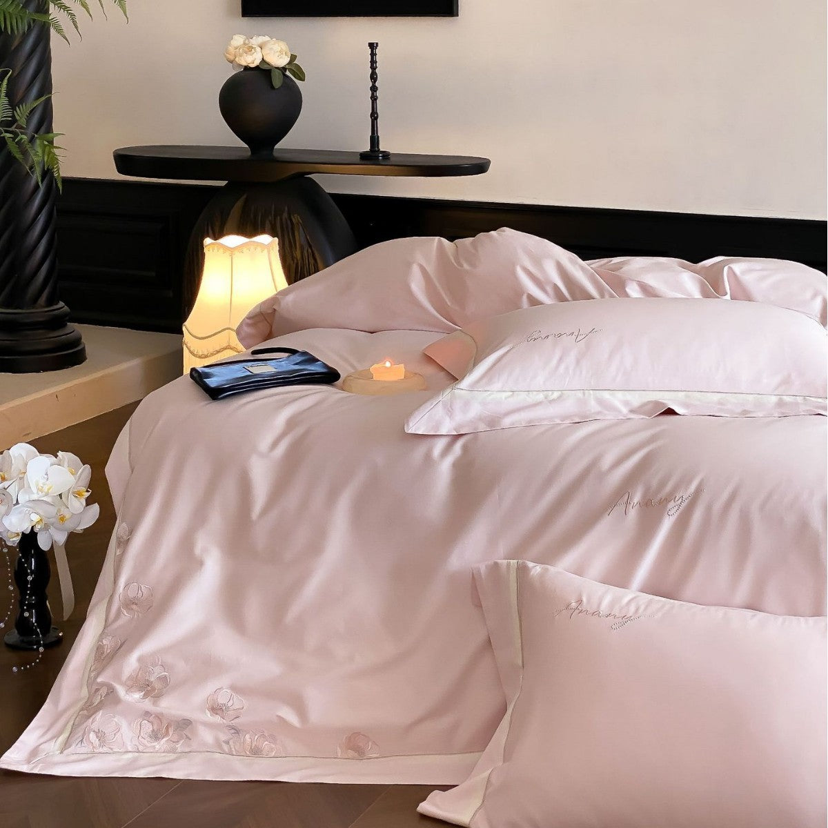 Silk-gloss bed linen set with embroidered rose border Bowlift