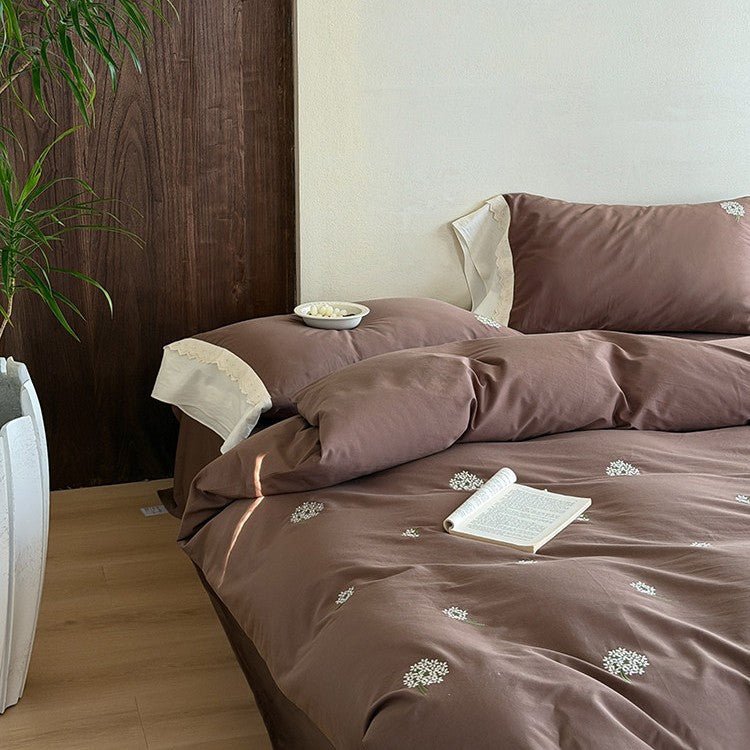 Embroidered bed linen set made of cotton satin with subtle scattered flower embroidery