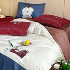 Striped cotton bedding set with playful bear motif
