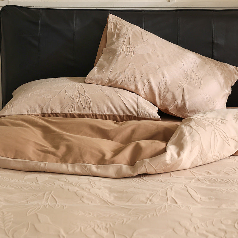 Elegant reversible bedding set made of cotton satin with embossed floral jacquard