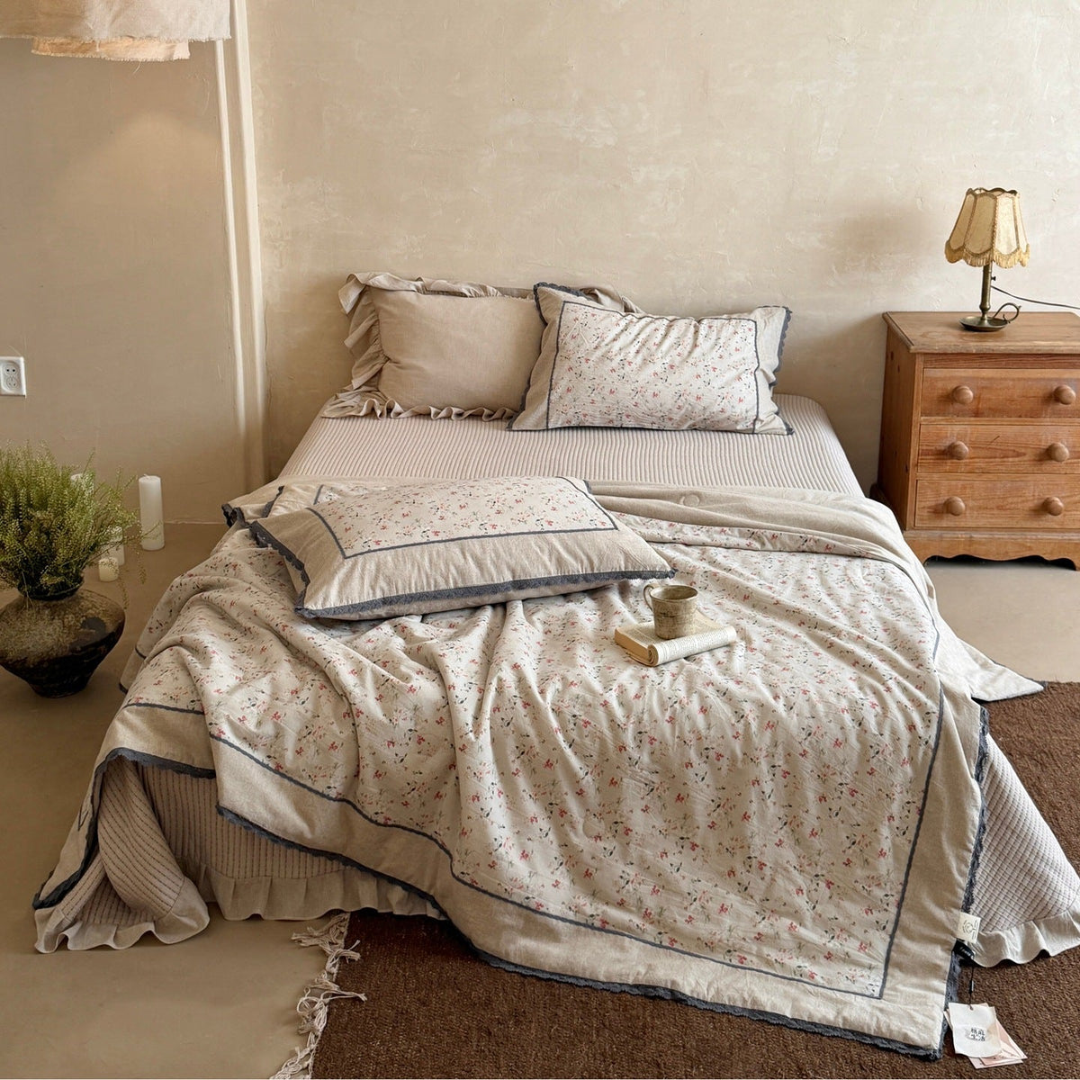 French vintage duvet and pillow set made of cotton-linen with ruffles Bowlift