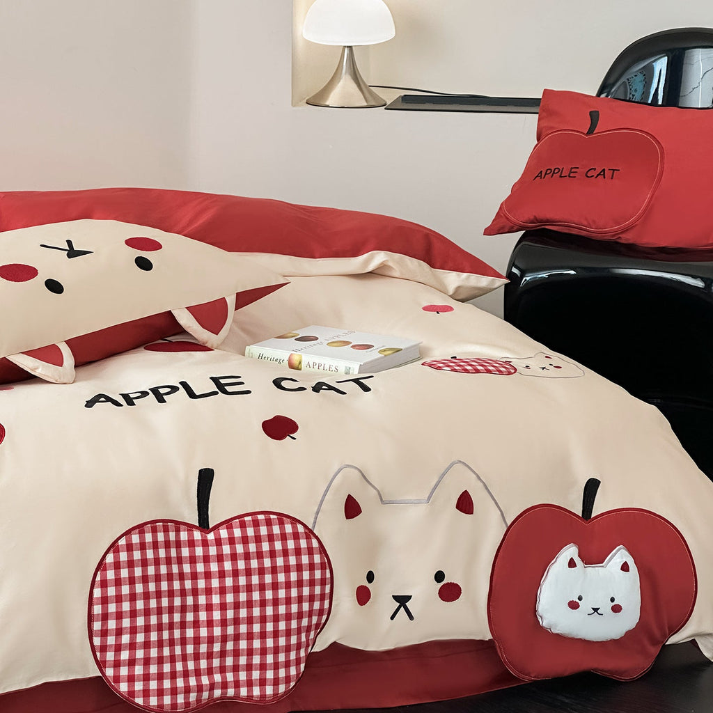 Children's bedding set with apple cat appliqués and quilted decorative pillowcase Bowlift