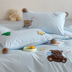 Children's bedding set made of cotton satin with 3D teddy appliqués and pom-pom corners