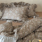 Quilted duvet cover set with ruffle and delicate floral pattern