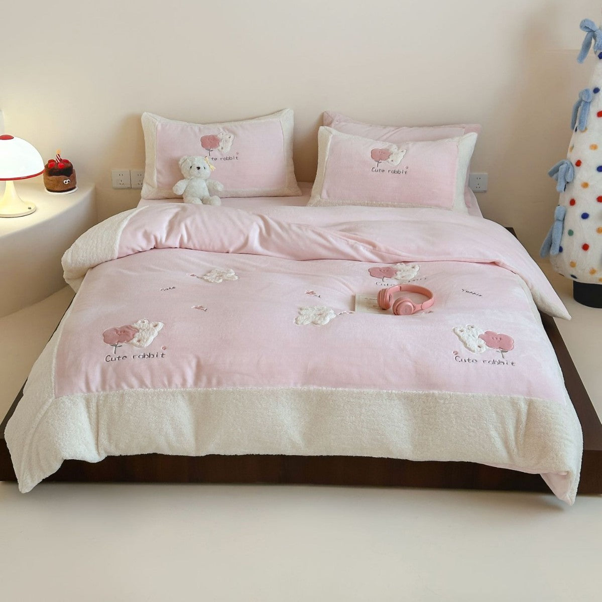 Children's bed linen set with quilted bunny and teddy appliqué and Sherpa hem Bowlift