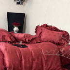 Luxurious satin bedding set with heart jacquard, ruffled frills and hotel closure Bowlift