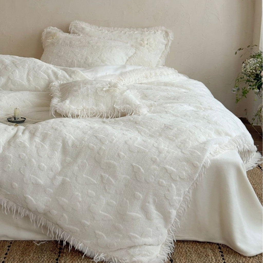 Cozy plush bedding set with fringes and textured relief Bowlift