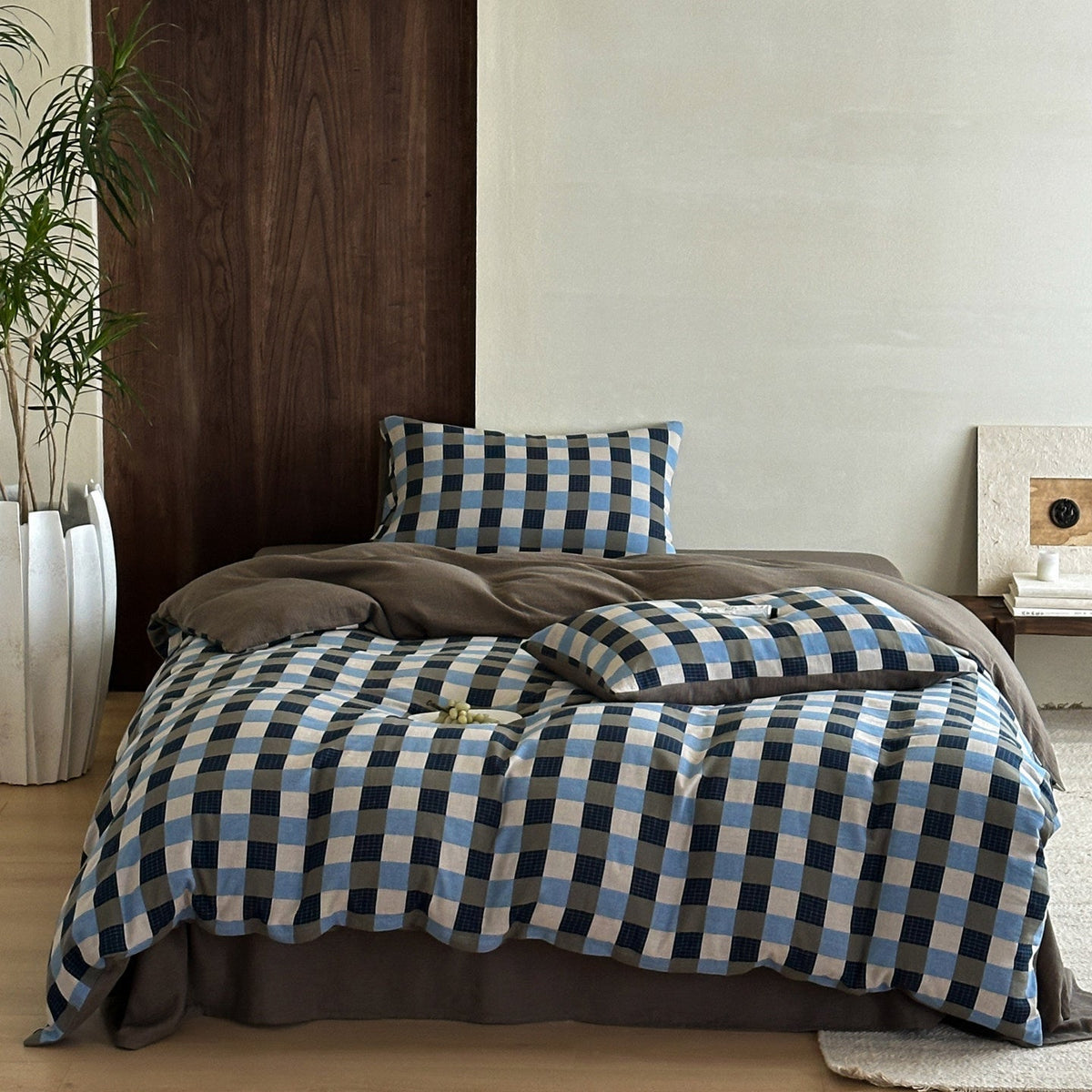 Checked cotton satin bedding set with textured check pattern and quilted bedspread