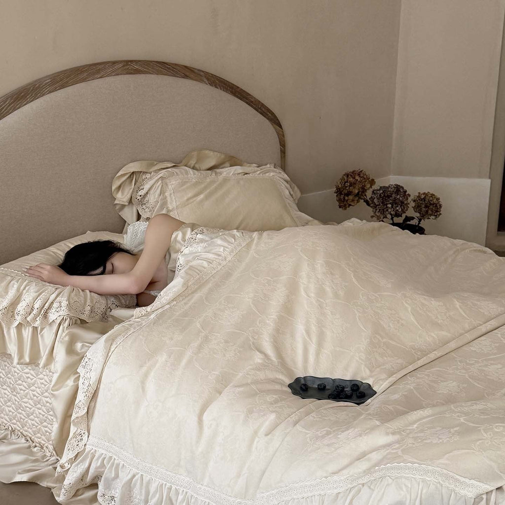Luxurious satin bedding set with lace ruffles and jacquard texture