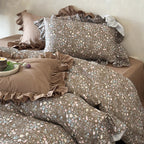 Quilted duvet cover set with ruffle and delicate floral pattern