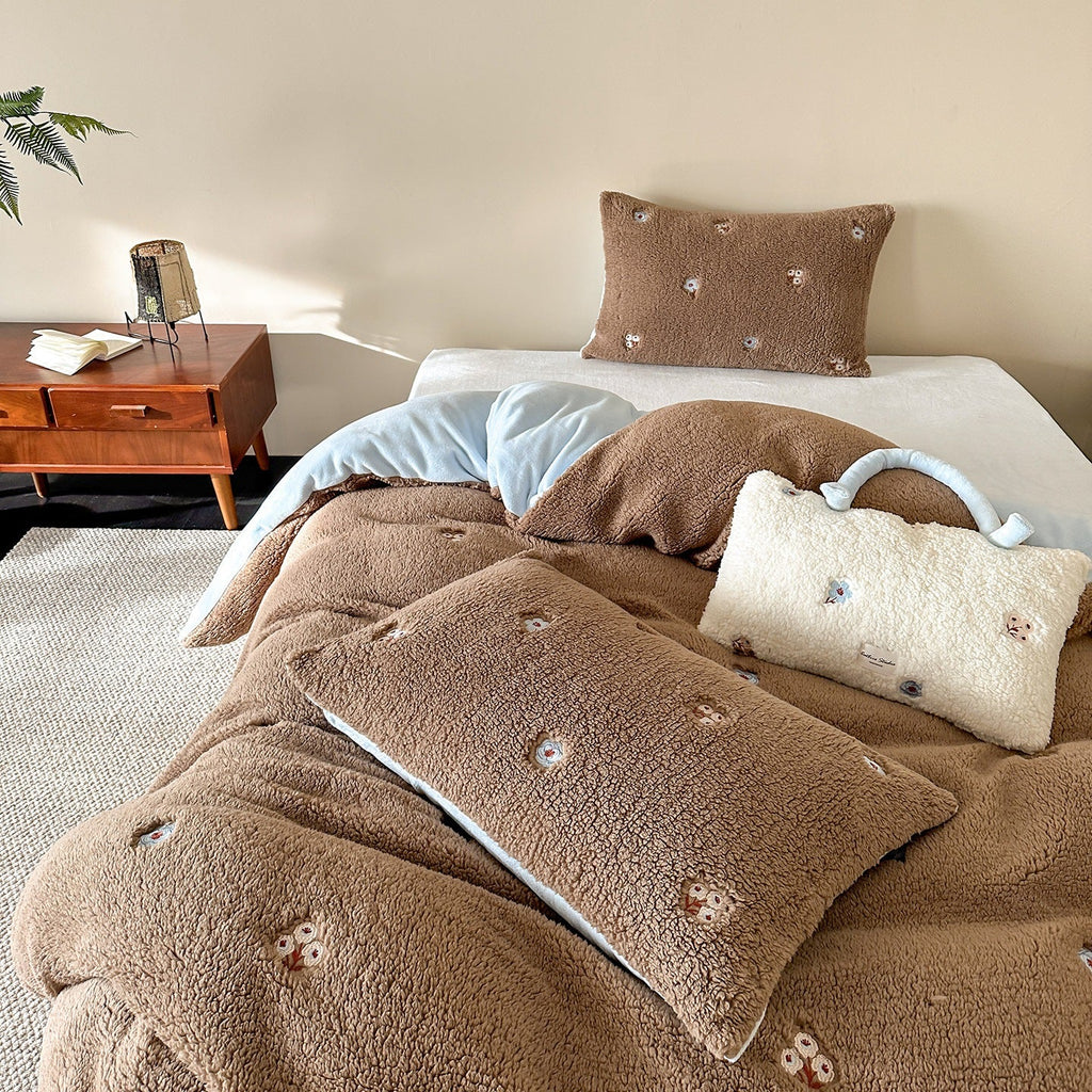 Teddy-fleece bedding set with flower embroidery and reversible design