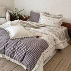 Patchwork bed set in vintage country style with ruffle and lace edge