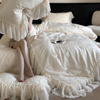 Bedding set in vintage ruffled style made of cotton satin with jacquard medallion and frill