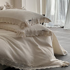Bedding set with crocheted lace trim and linen look