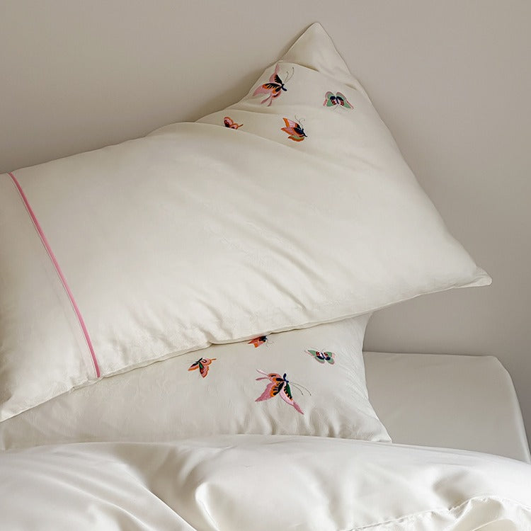 Satin-Jacquard bedding set with embroidered butterfly details