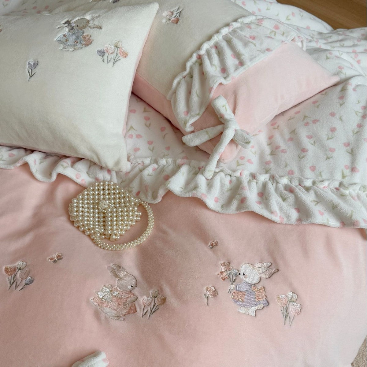 Children's bedding set with ruffles, bows and embroidered rabbit appliqués Bowlift