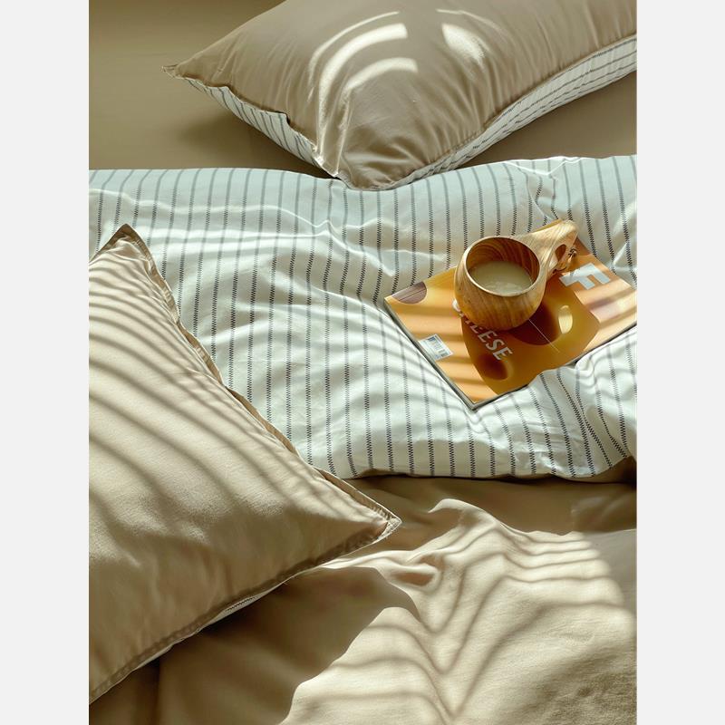 Premium duvet cover and fitted sheet set