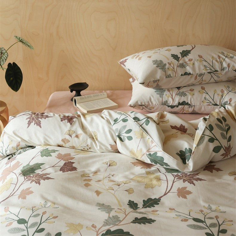 Cotton satin bedding set with fine check pattern and floral motifs