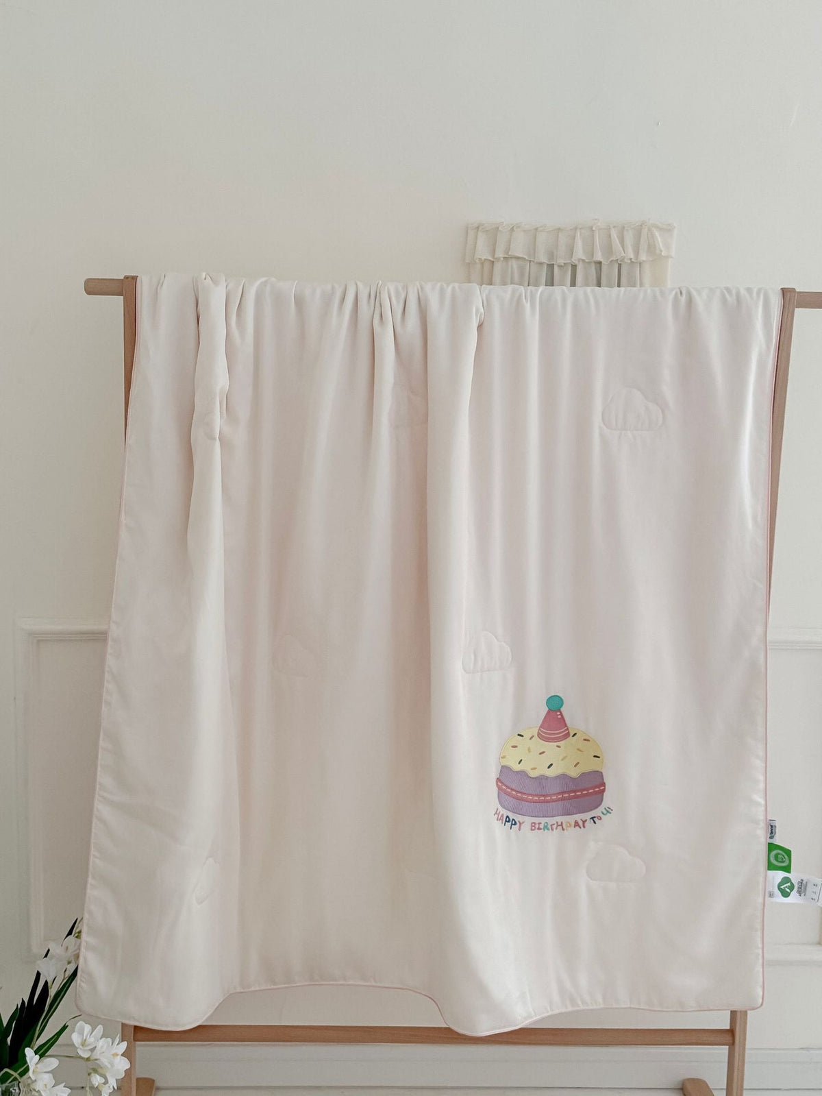 Children's comfort quilt with sweet bunny embroidery and silky satin cover