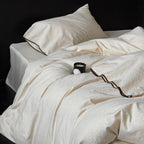 Bedding set made of jacquard cotton with paisley relief and contrast piping