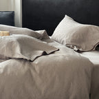 Bedding set made of jacquard cotton with paisley relief and contrast piping